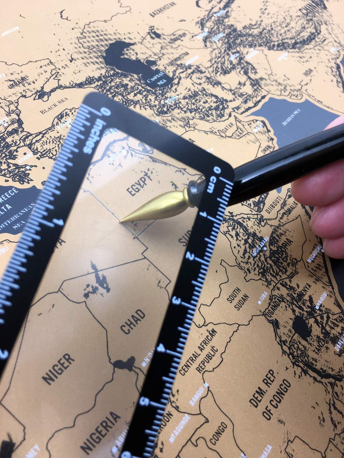 Scratch Off World Map - Póster de mapa topográfico del mundo para estudiantes y viajeros - Imagen 9