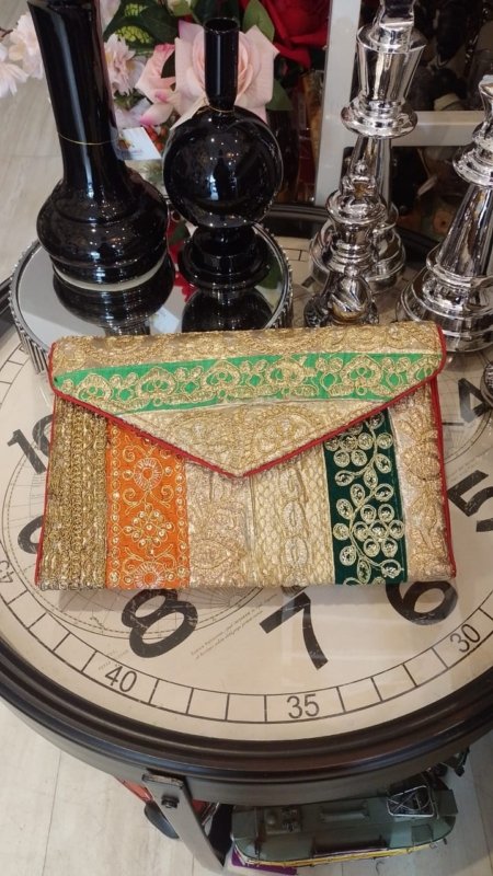 Clutch Cartera Bordada con hilos dorados Eliana - Imagen 5