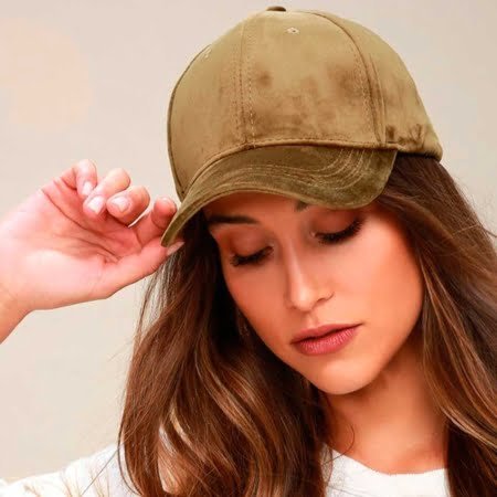 Gorra Visera Larga Glam En Terciopelo Camel