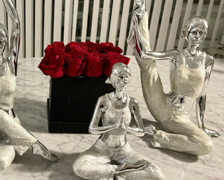 Escultura Lady Yoga Nacar Postura Anjali Mudra