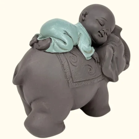 Estatuilla Monje buda bebe durmiendo en elefante - Imagen 5