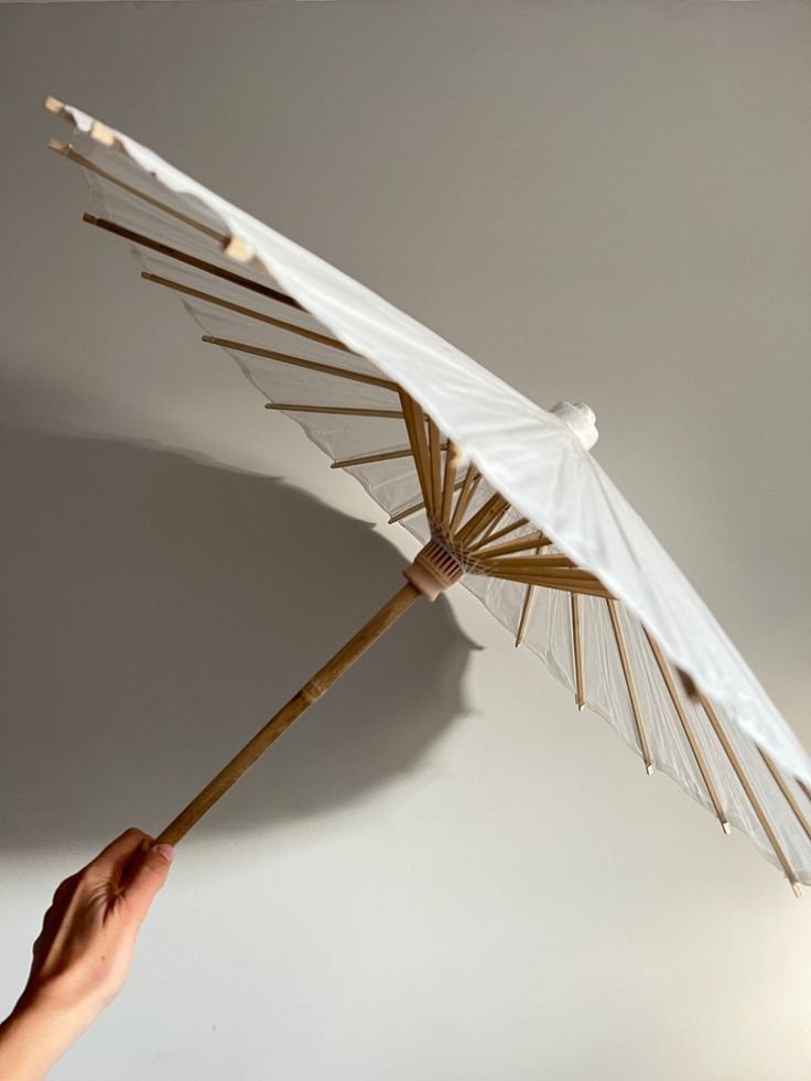 Sombrilla Blanca en papel de arroz y bambu souvenir 60 cm Diametro - Imagen 3