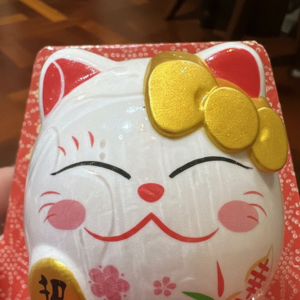 Maneki Neko Gatito de la Suerte Gold Feng Shui Japonés 10cm DESIGN HELLO KITTY - Imagen 12