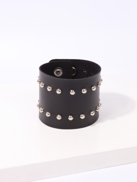 Brazalete Route ecocuero con tachas