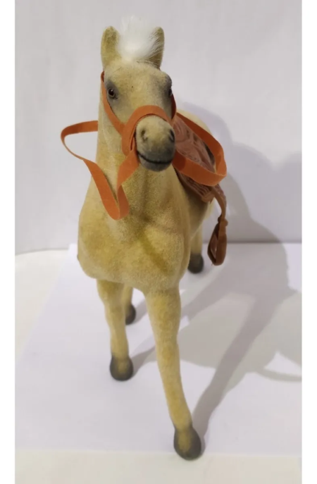 🐎 Caballito de Felpa con Silla – 21 cm - Imagen 3