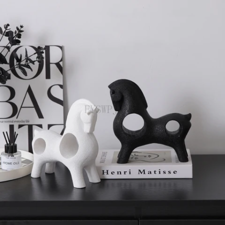 EQUUS – Escultura moderna de resina (blanco o negro)