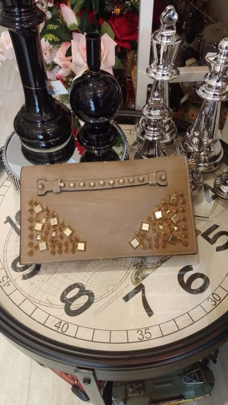 Cartera Clutch Mujer Renata con Apliques Dorados – Miscellaneous by CAFF - Imagen 2