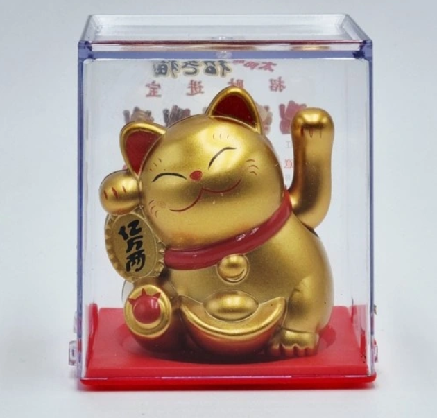 Maneki-neko (招き猫), también conocido como el “gato de la suerte”