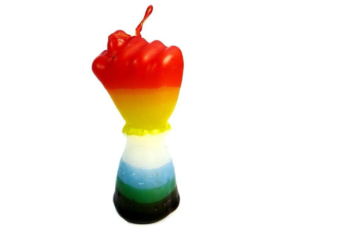🔥 Vela Puño Multicolor — Fuerza que Ilumina