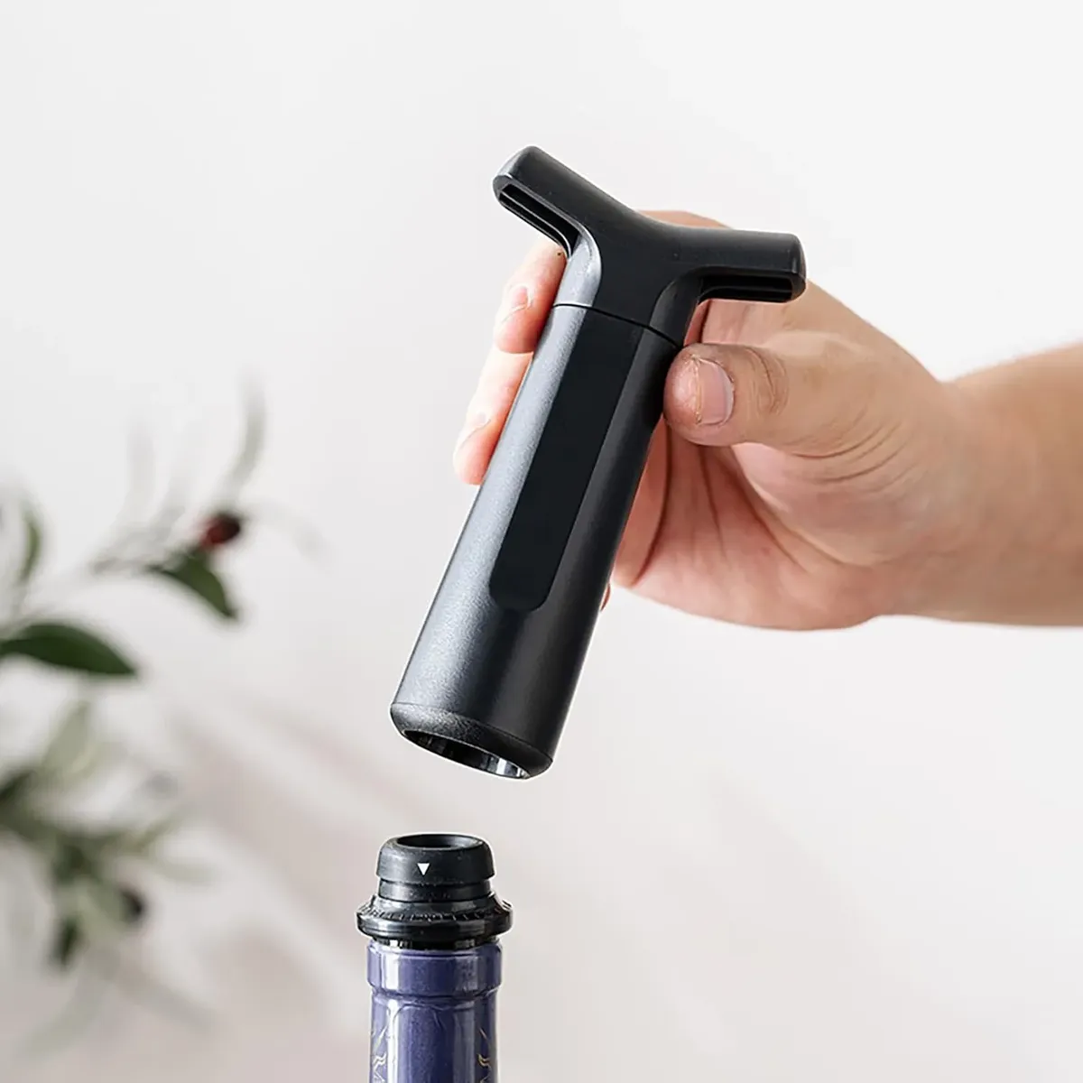 Bomba Al Vacío Para Vino Con 4 Tapones Reutilizables Schon - Imagen 4