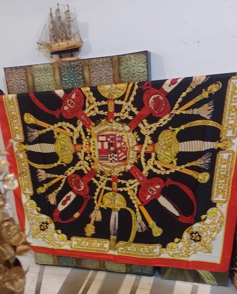Pañuelo de Seda Natural 110 × 110 cm · Diseño Ecuestre - Imagen 4